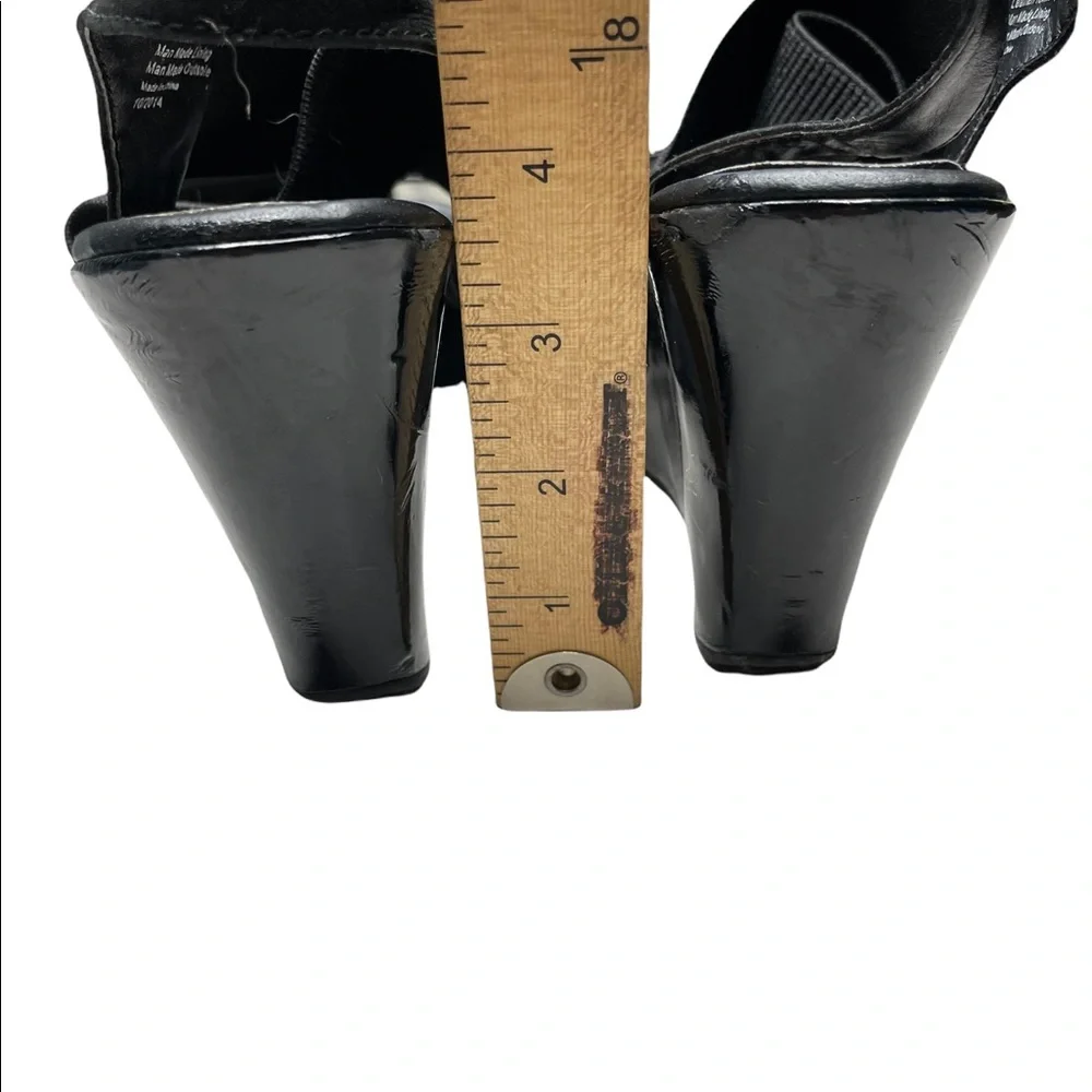 Kenneth Cole Reaction wedge Size 6 1/2 M